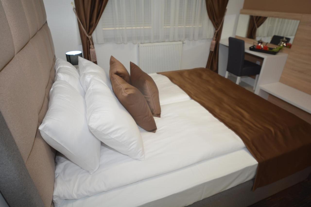 Apart Hotel Family ซาราเยโว ภายนอก รูปภาพ